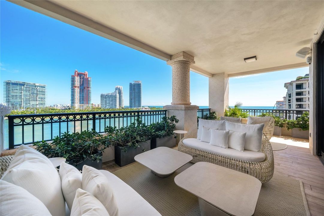 Recently Sold: $21,000,000 (4 beds, 4 baths, 4904 Square Feet)