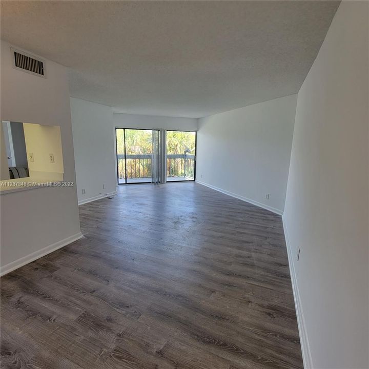 Recently Sold: $150,000 (1 beds, 1 baths, 775 Square Feet)