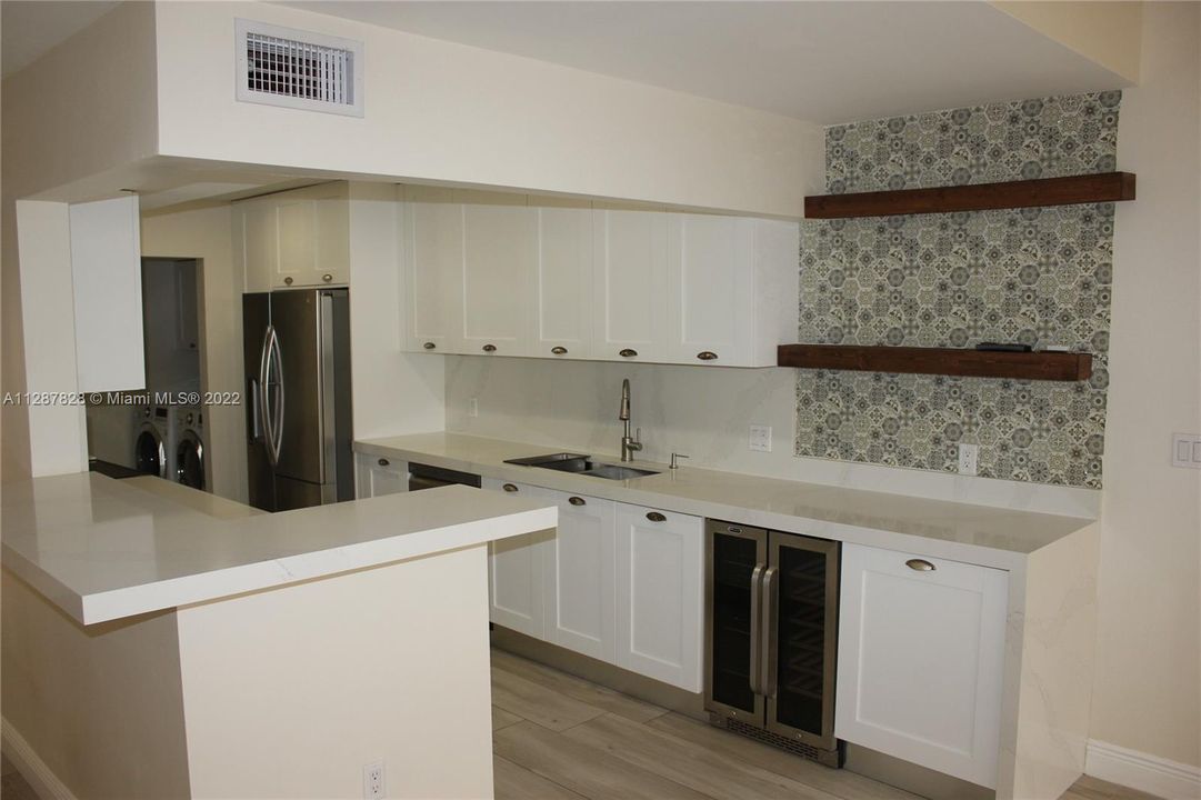 Недавно продано: $760,000 (3 спален, 3 ванн, 2019 Квадратных фут)