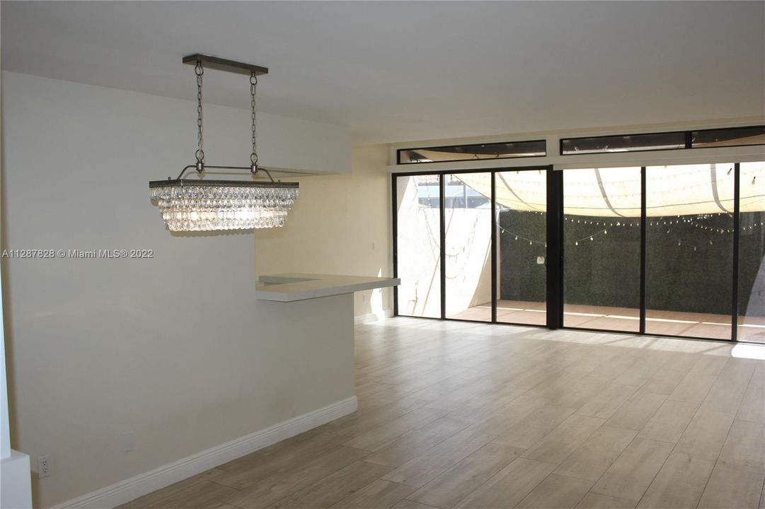 Недавно продано: $760,000 (3 спален, 3 ванн, 2019 Квадратных фут)