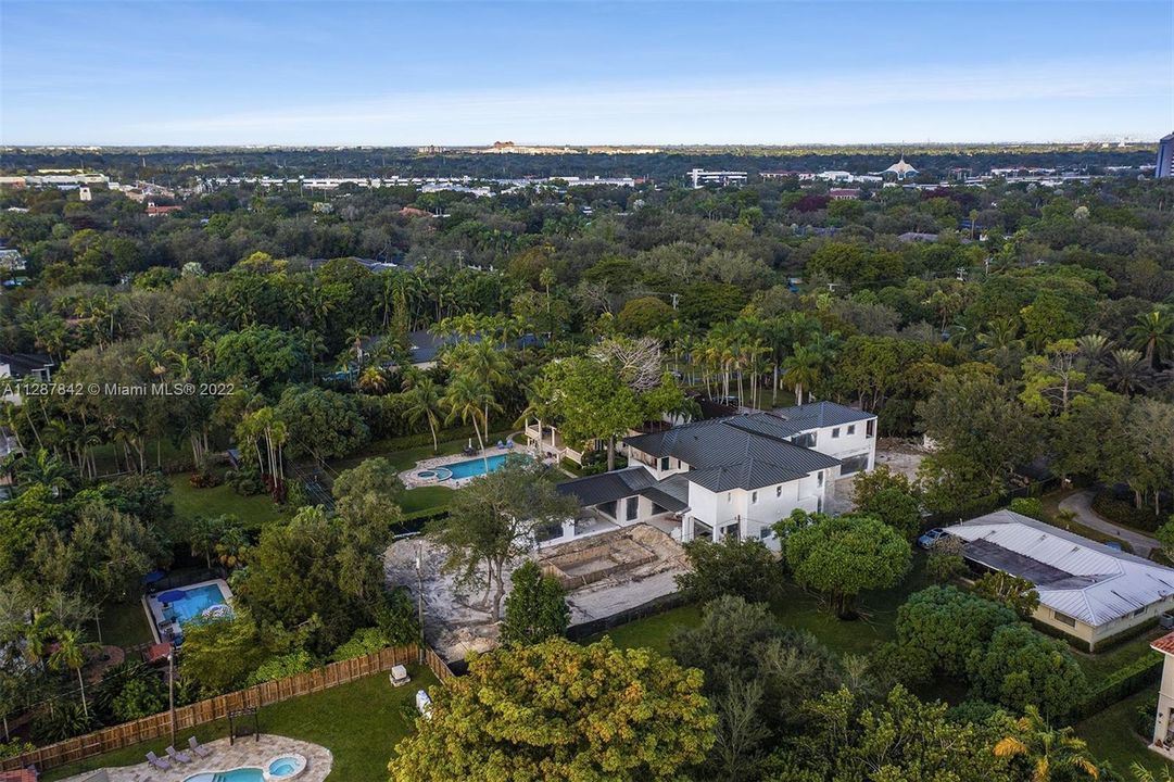 Recently Sold: $7,500,000 (8 beds, 8 baths, 7521 Square Feet)