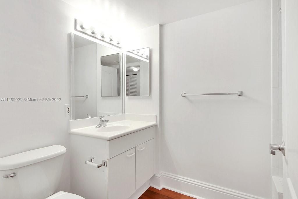 Недавно арендовано: $2,371 (0 спален, 1 ванн, 440 Квадратных фут)