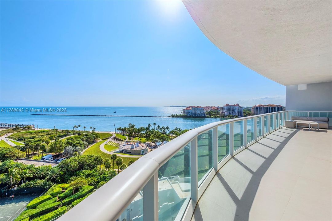Recently Sold: $10,900,000 (3 beds, 3 baths, 2508 Square Feet)