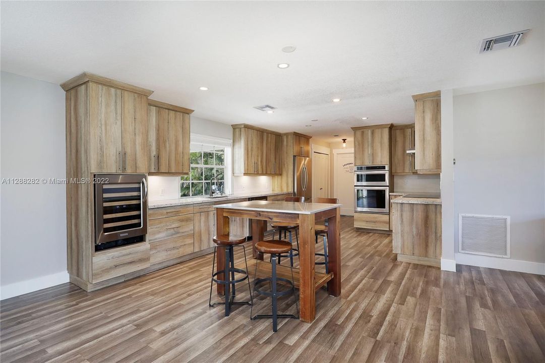 Recently Rented: $5,300 (3 beds, 2 baths, 2116 Square Feet)