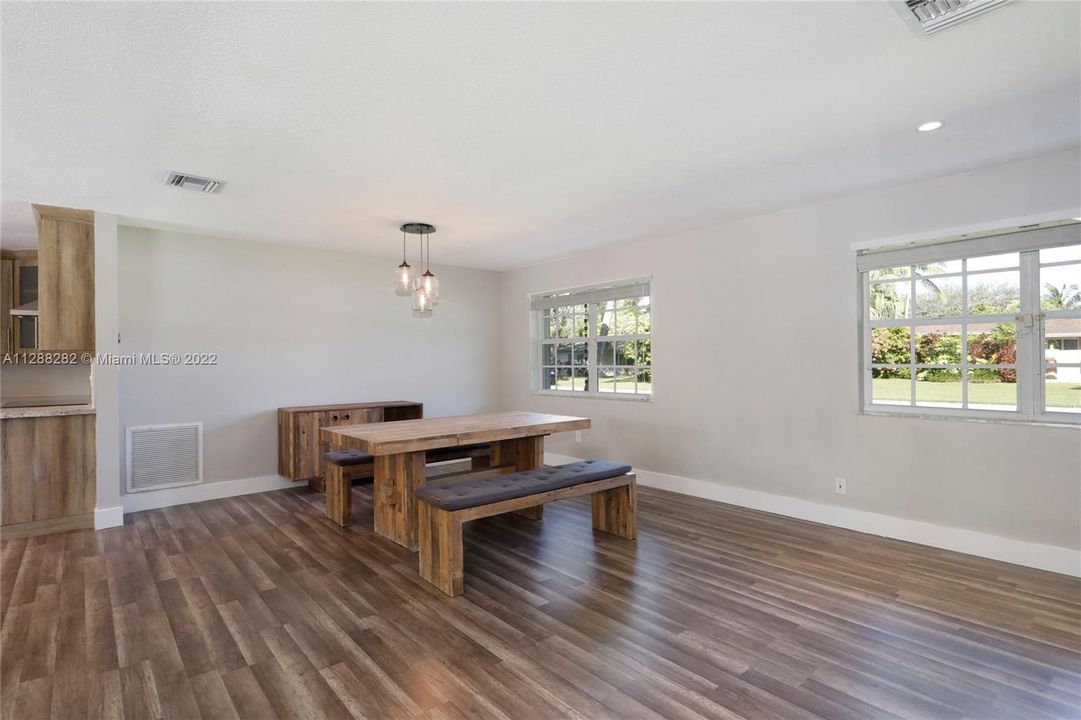 Recently Rented: $5,300 (3 beds, 2 baths, 2116 Square Feet)