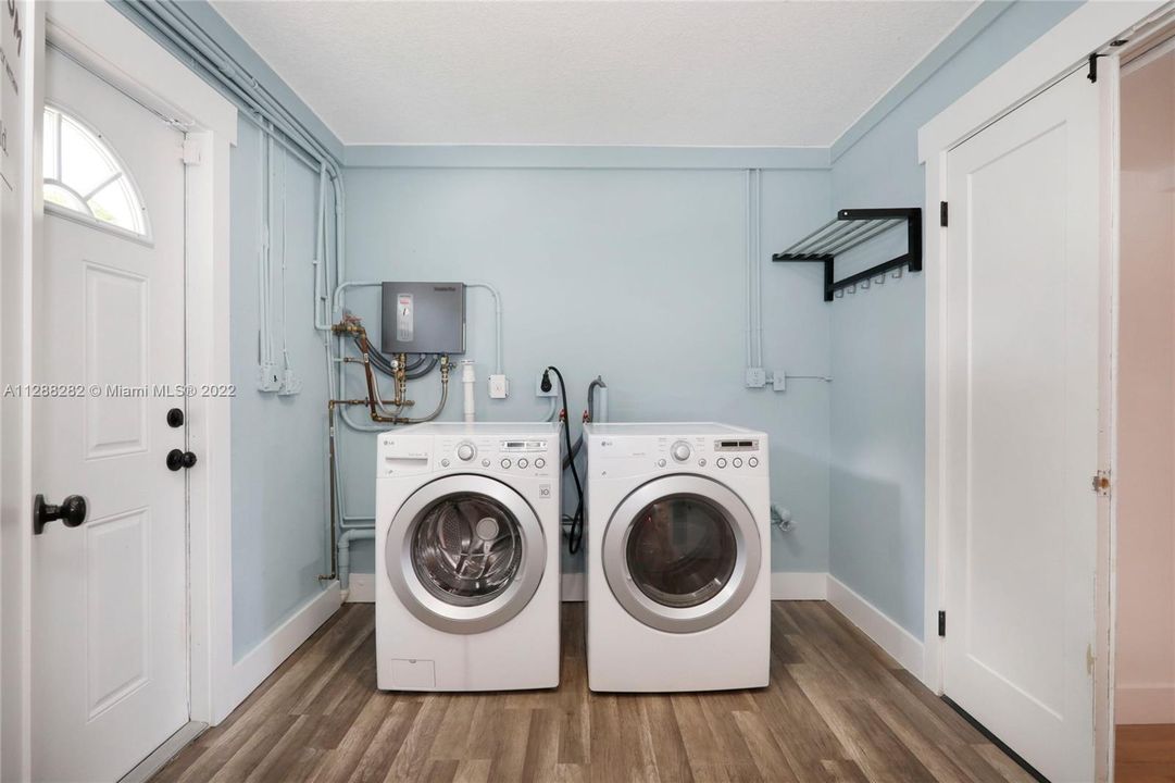 Recently Rented: $5,300 (3 beds, 2 baths, 2116 Square Feet)