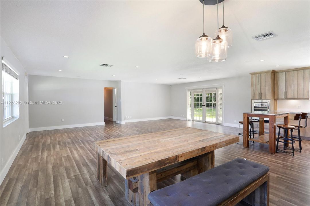 Recently Rented: $5,300 (3 beds, 2 baths, 2116 Square Feet)