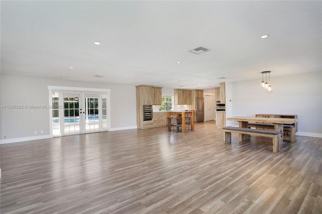 Recently Rented: $5,300 (3 beds, 2 baths, 2116 Square Feet)