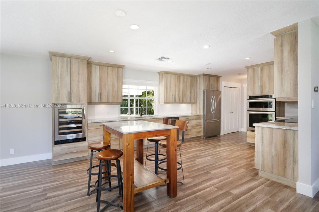 Recently Rented: $5,300 (3 beds, 2 baths, 2116 Square Feet)