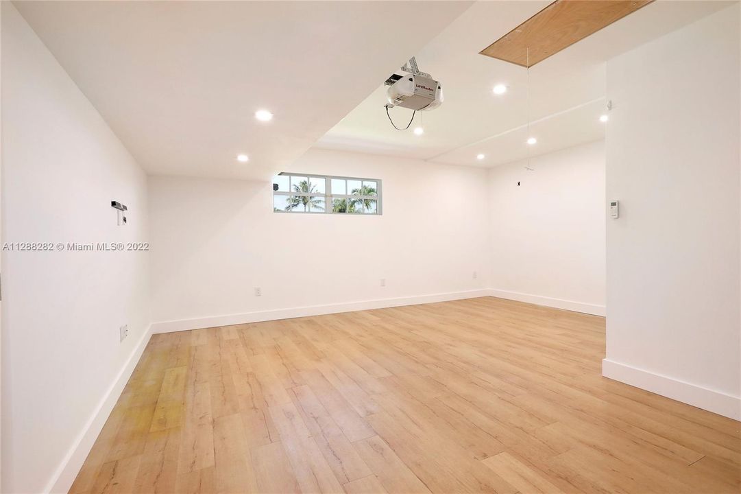 Recently Rented: $5,300 (3 beds, 2 baths, 2116 Square Feet)