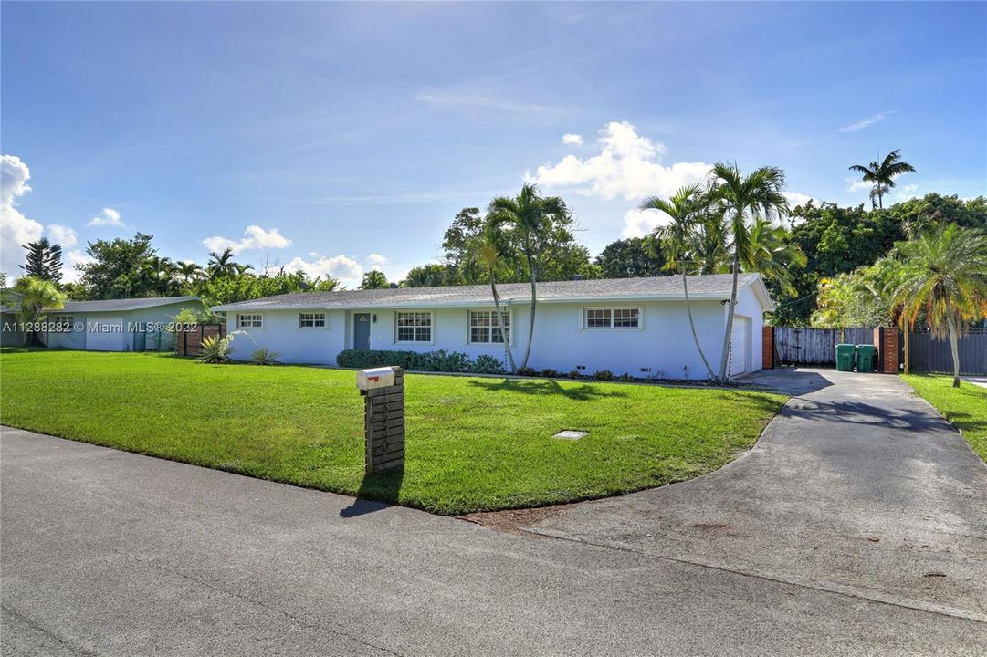 Recently Rented: $5,300 (3 beds, 2 baths, 2116 Square Feet)