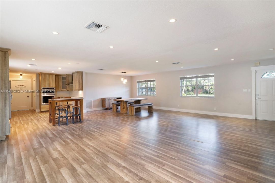 Recently Rented: $5,300 (3 beds, 2 baths, 2116 Square Feet)