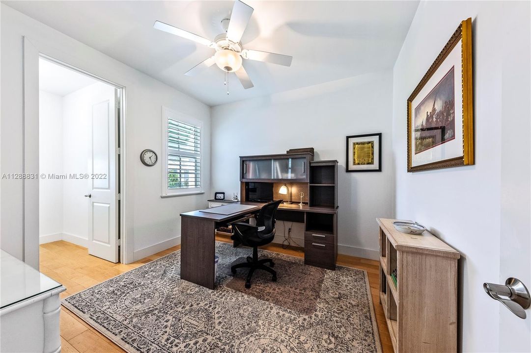 Recently Sold: $1,050,000 (3 beds, 2 baths, 2103 Square Feet)