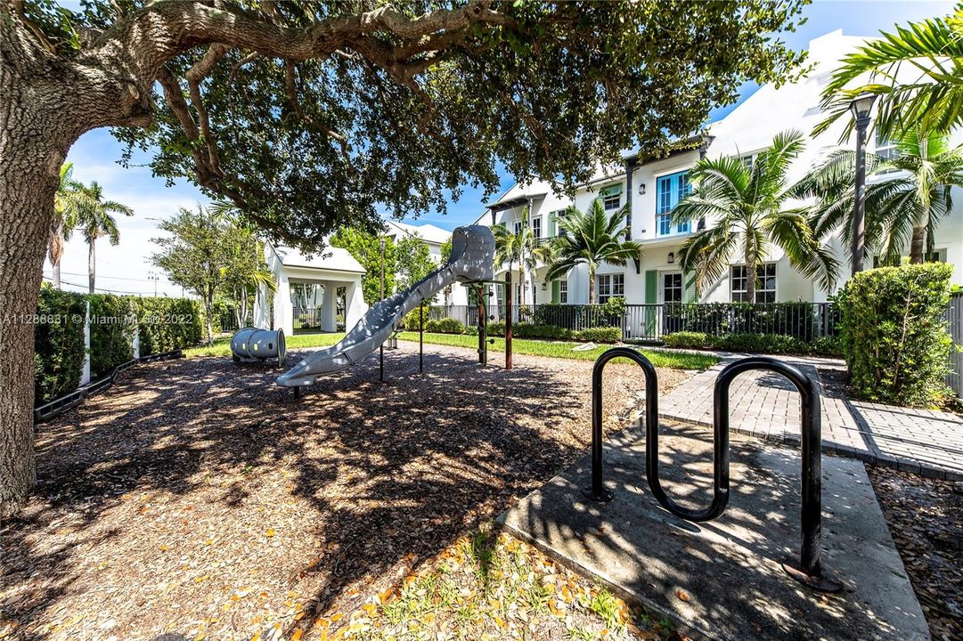 Recently Sold: $1,050,000 (3 beds, 2 baths, 2103 Square Feet)