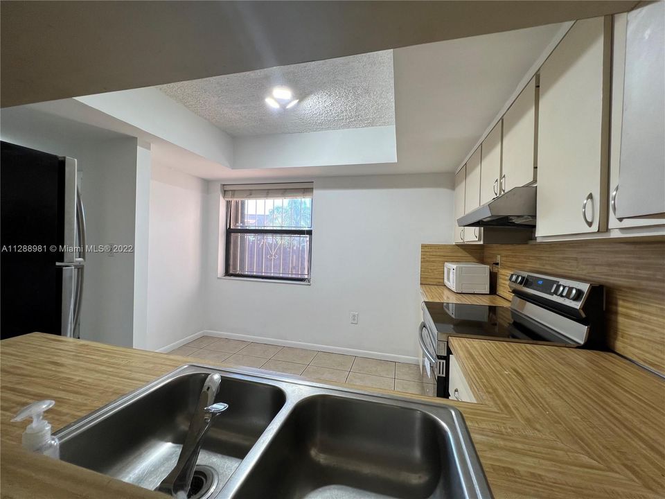Recently Rented: $2,700 (3 beds, 2 baths, 1402 Square Feet)