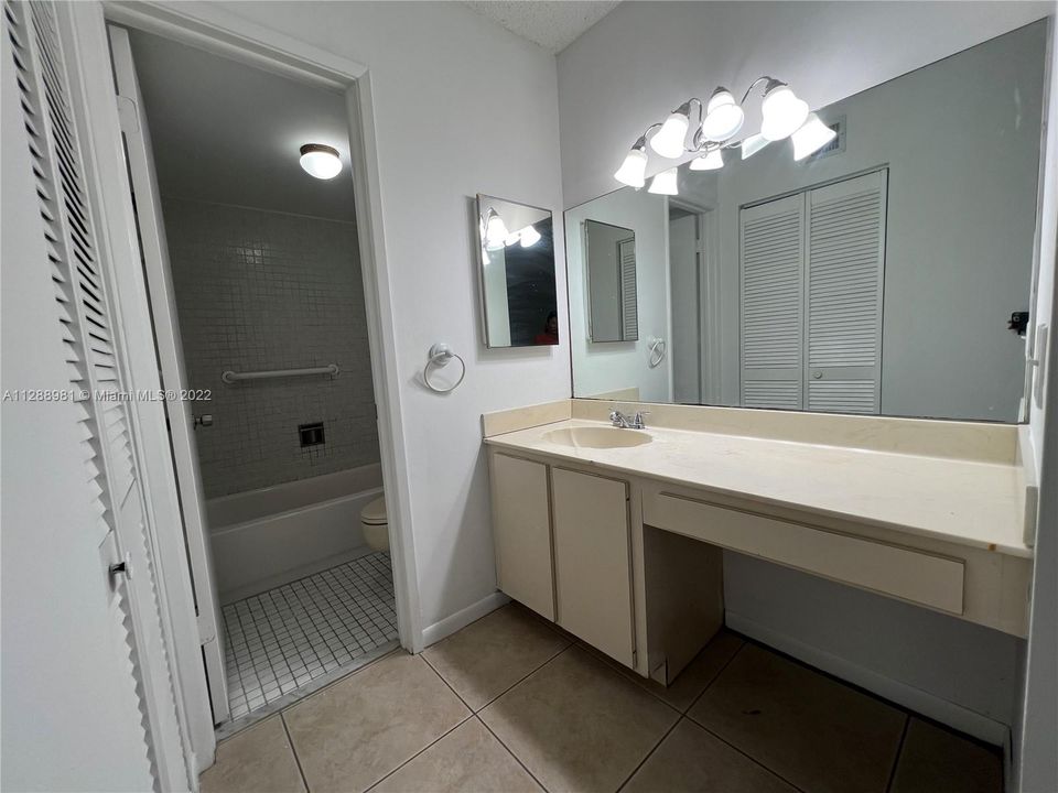 最近租的: $2,700 (3 贝兹, 2 浴室, 1402 平方英尺)