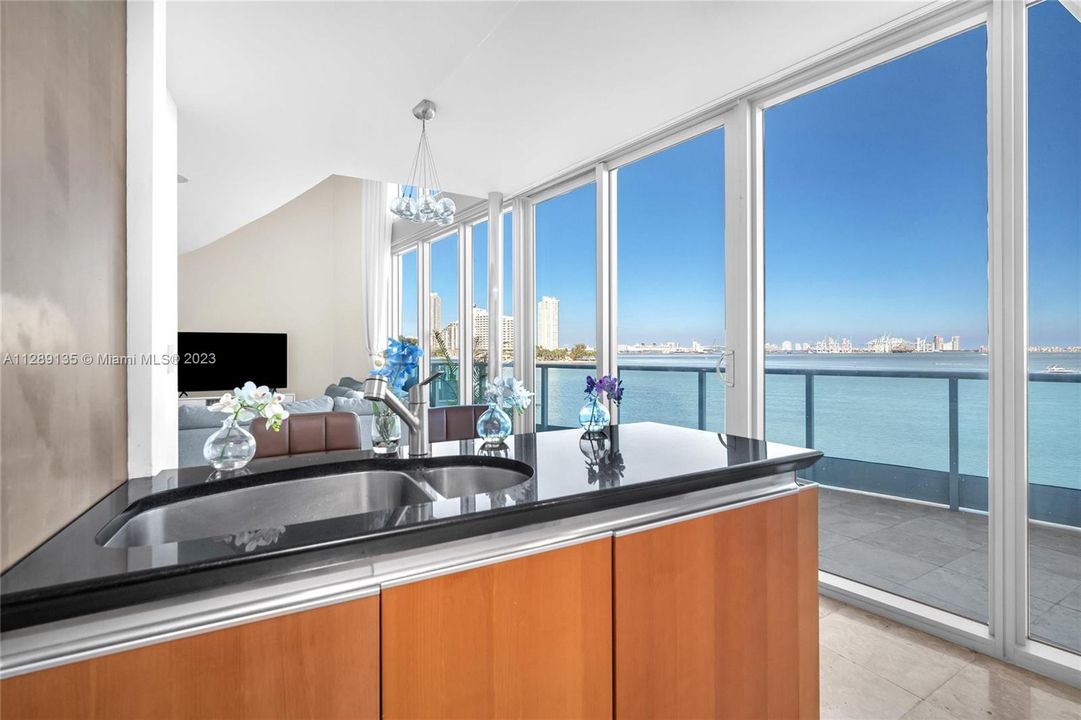Recently Sold: $1,489,000 (2 beds, 2 baths, 1582 Square Feet)