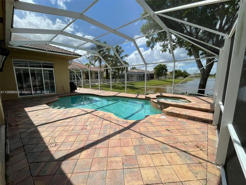 Vendido Recientemente: $789,000 (4 camas, 3 baños, 2702 Pies cuadrados)