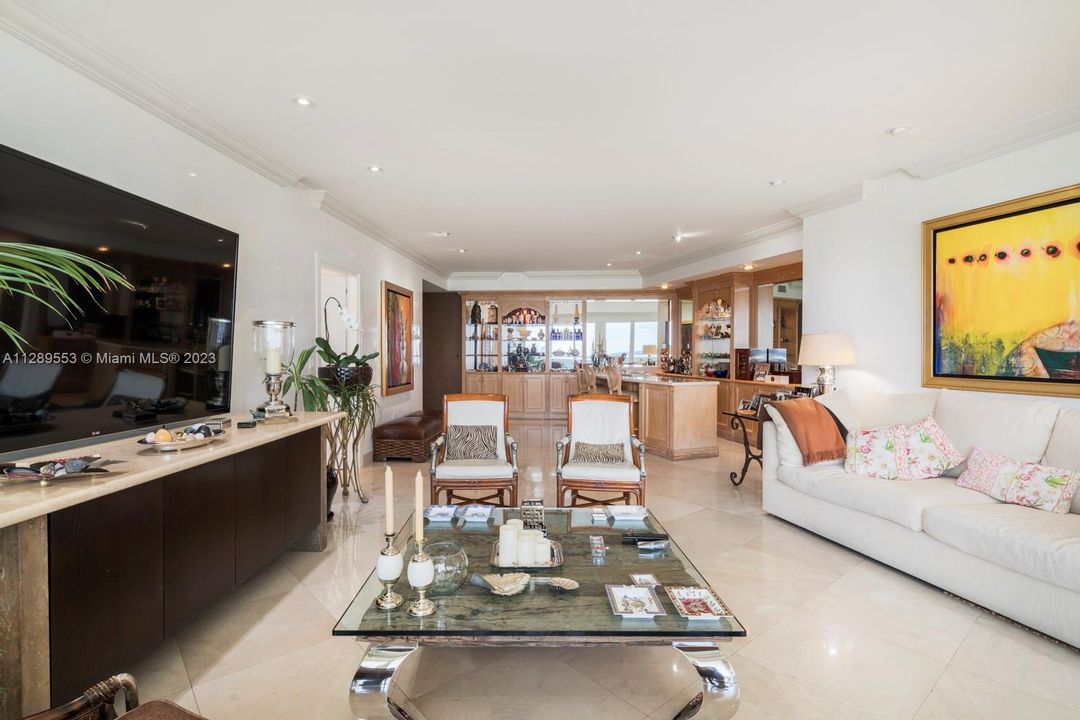 Recently Sold: $3,399,000 (2 beds, 2 baths, 2160 Square Feet)