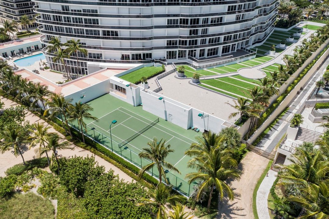 Recently Sold: $3,399,000 (2 beds, 2 baths, 2160 Square Feet)