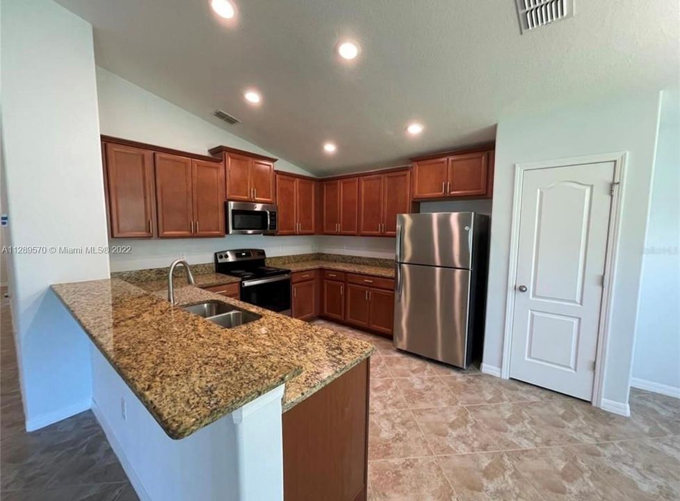 Recently Sold: $315,000 (3 beds, 2 baths, 1676 Square Feet)