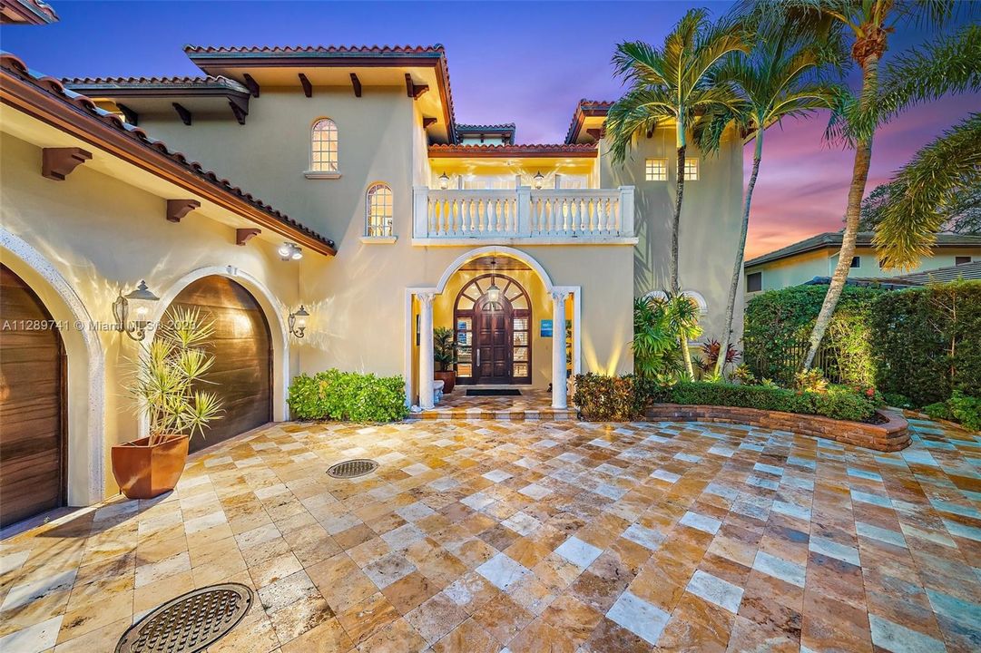 Recently Sold: $6,900,000 (5 beds, 5 baths, 5077 Square Feet)