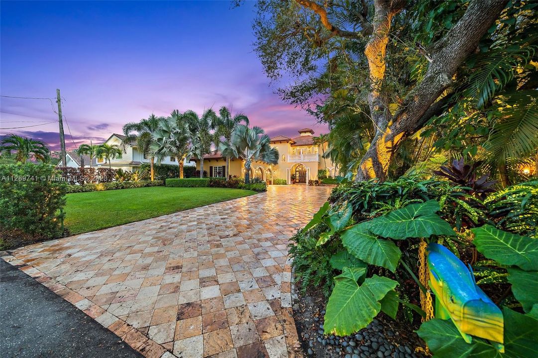 Recently Sold: $6,900,000 (5 beds, 5 baths, 5077 Square Feet)