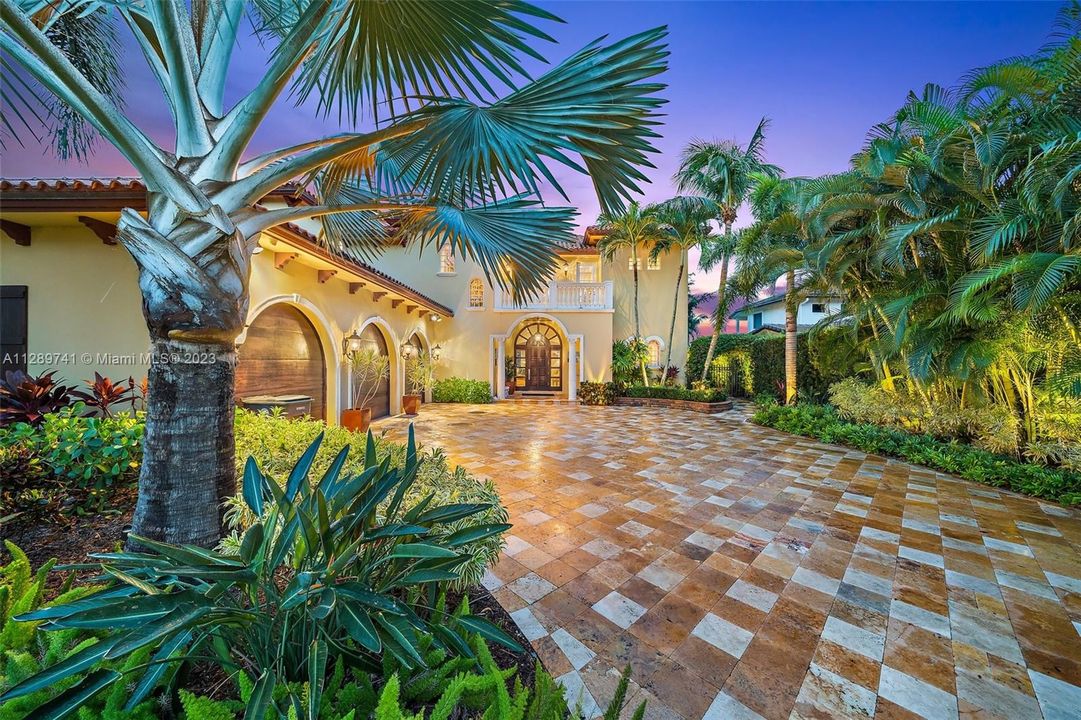 Recently Sold: $6,900,000 (5 beds, 5 baths, 5077 Square Feet)