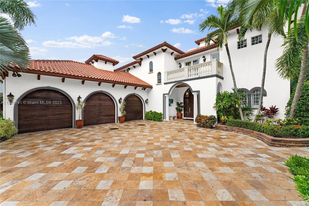 Recently Sold: $6,900,000 (5 beds, 5 baths, 5077 Square Feet)