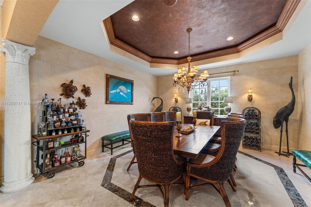 Recently Sold: $6,900,000 (5 beds, 5 baths, 5077 Square Feet)