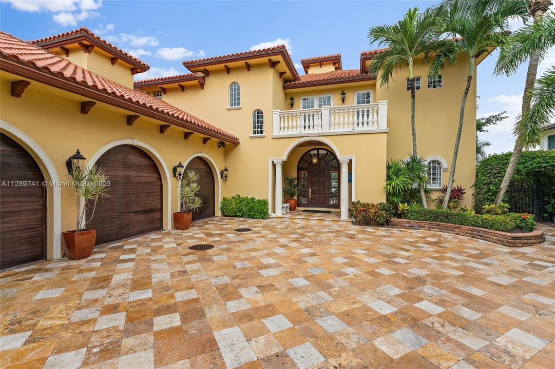 Recently Sold: $6,900,000 (5 beds, 5 baths, 5077 Square Feet)