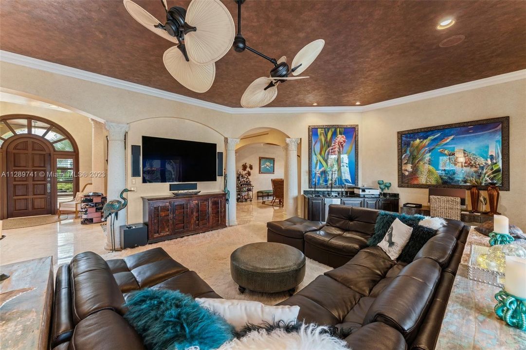 Recently Sold: $6,900,000 (5 beds, 5 baths, 5077 Square Feet)