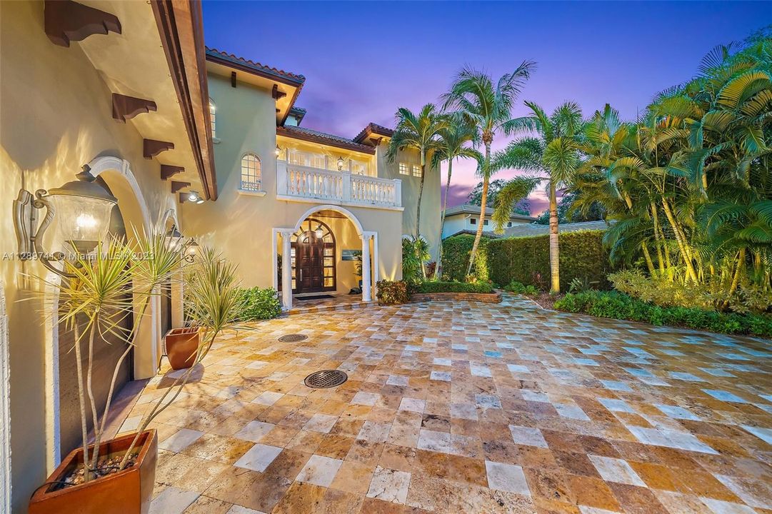 Recently Sold: $6,900,000 (5 beds, 5 baths, 5077 Square Feet)