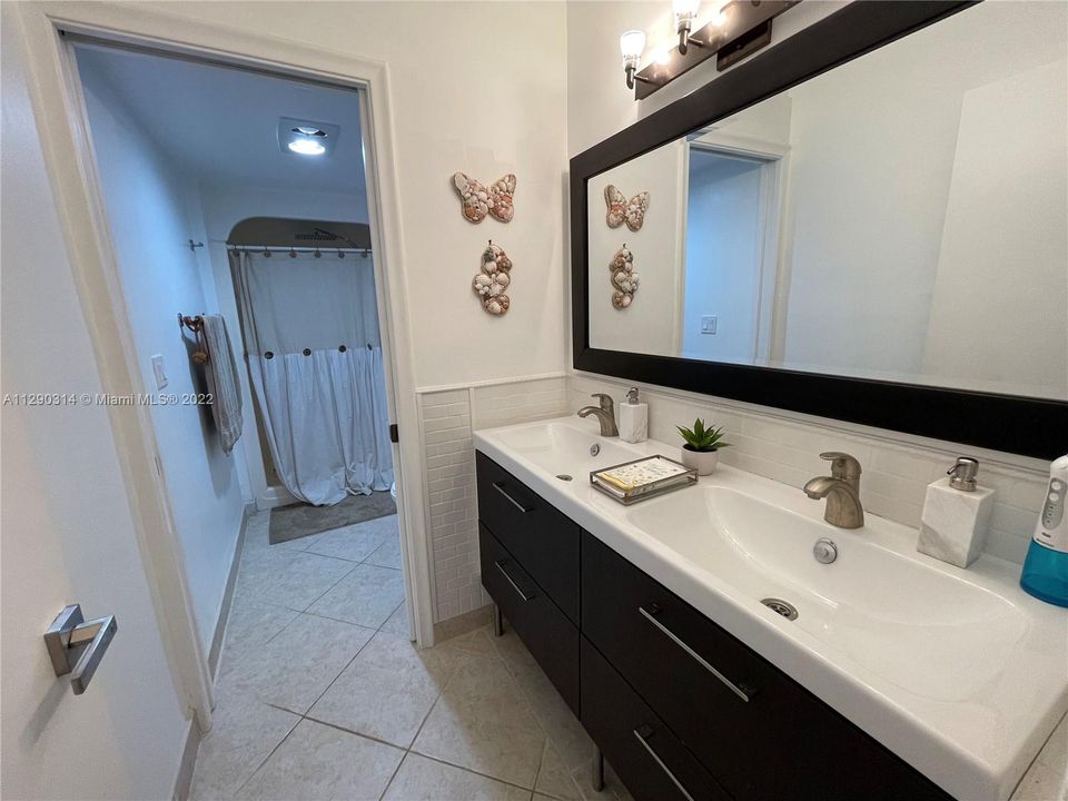 最近租的: $4,500 (2 贝兹, 2 浴室, 1394 平方英尺)