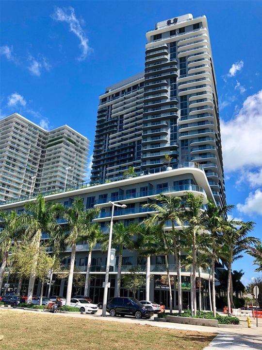 Recently Sold: $528,000 (1 beds, 1 baths, 737 Square Feet)