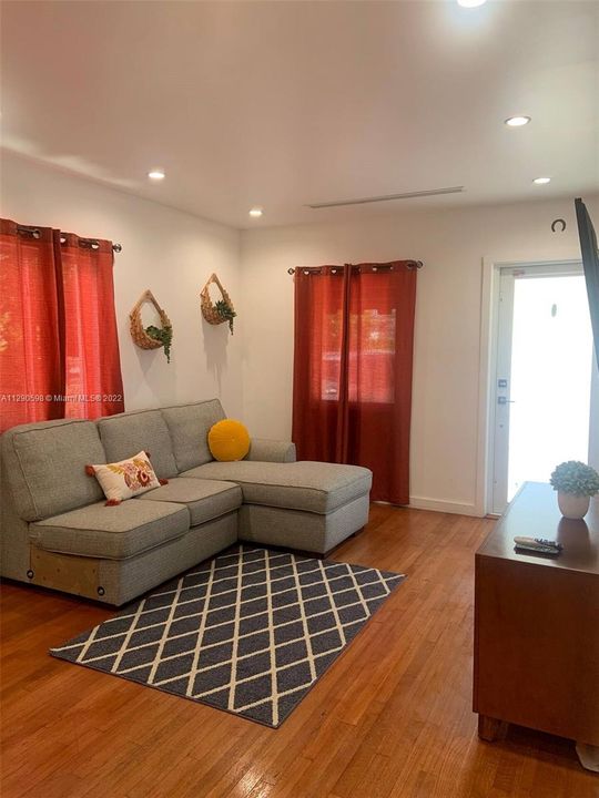 Recently Rented: $2,000 (1 beds, 1 baths, 1175 Square Feet)