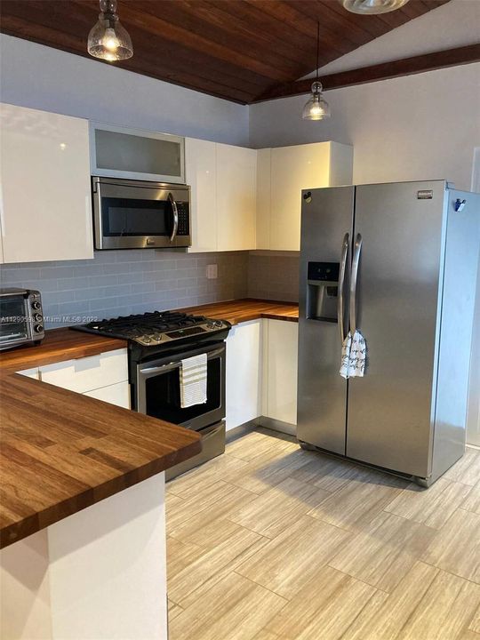 Recently Rented: $2,000 (1 beds, 1 baths, 1175 Square Feet)