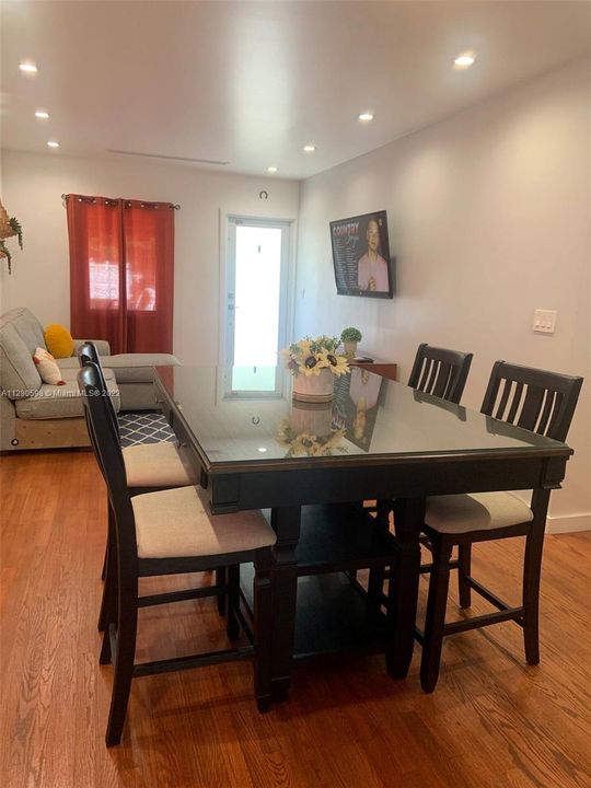 Recently Rented: $2,000 (1 beds, 1 baths, 1175 Square Feet)