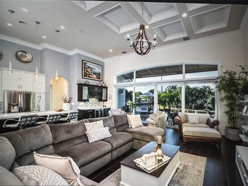 Recently Sold: $2,089,000 (3 beds, 2 baths, 2227 Square Feet)