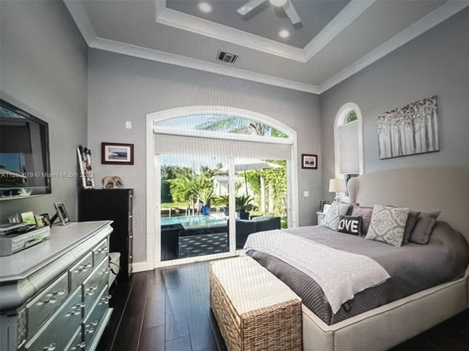 Recently Sold: $2,089,000 (3 beds, 2 baths, 2227 Square Feet)