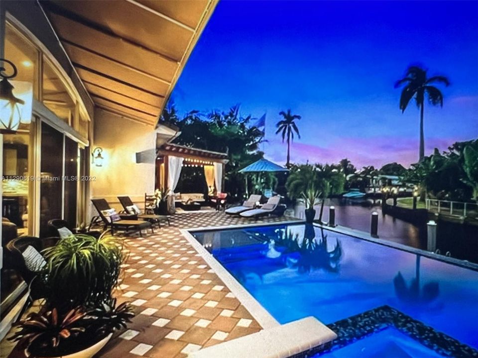 Recently Sold: $2,089,000 (3 beds, 2 baths, 2227 Square Feet)