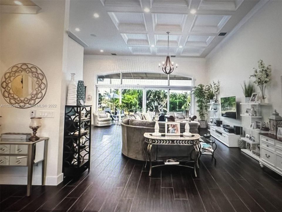 Recently Sold: $2,089,000 (3 beds, 2 baths, 2227 Square Feet)