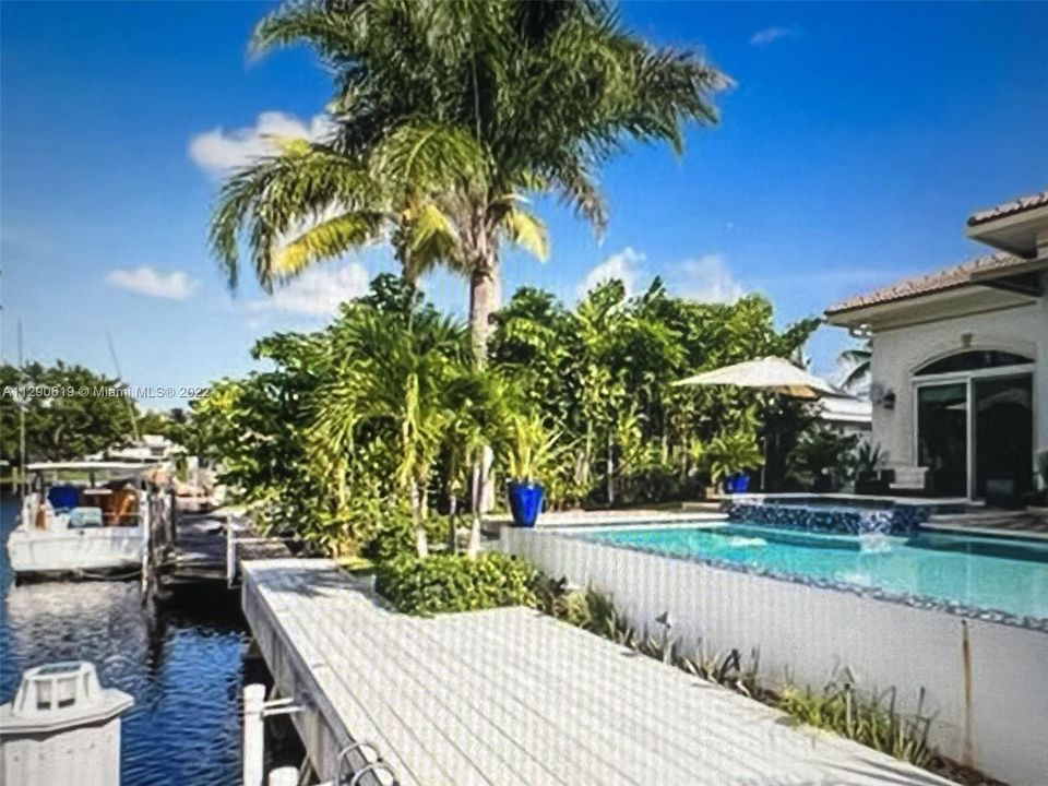 Recently Sold: $2,089,000 (3 beds, 2 baths, 2227 Square Feet)