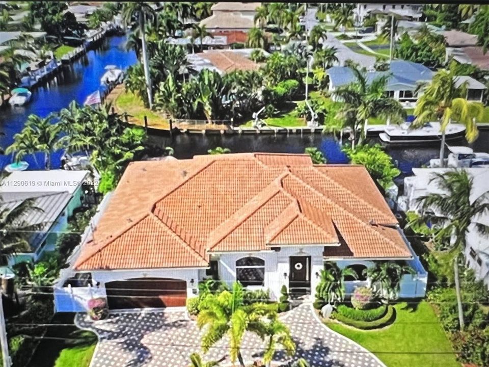 Vendido Recientemente: $2,089,000 (3 camas, 2 baños, 2227 Pies cuadrados)