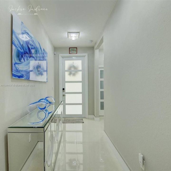 Vendido Recientemente: $563,000 (4 camas, 2 baños, 1834 Pies cuadrados)