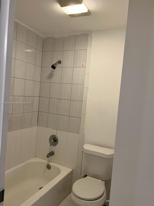 Недавно арендовано: $2,000 (2 спален, 1 ванн, 4996 Квадратных фут)