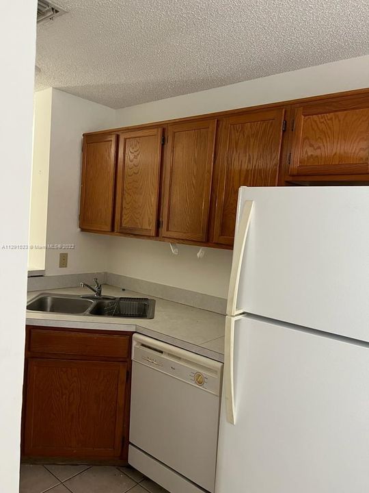 Недавно арендовано: $2,000 (2 спален, 1 ванн, 4996 Квадратных фут)