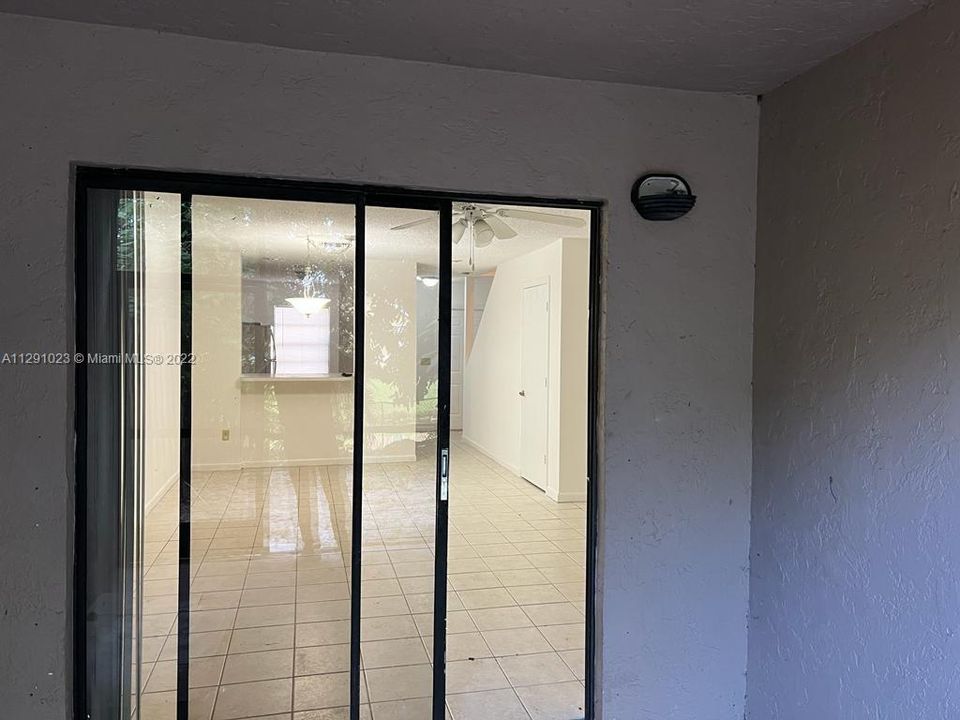 Недавно арендовано: $2,000 (2 спален, 1 ванн, 4996 Квадратных фут)