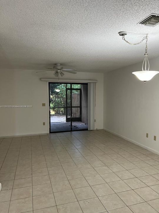 Недавно арендовано: $2,000 (2 спален, 1 ванн, 4996 Квадратных фут)