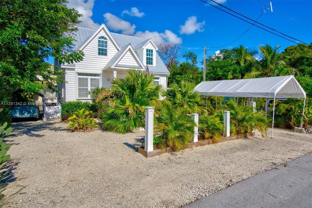 Recently Sold: $699,000 (3 beds, 2 baths, 1450 Square Feet)